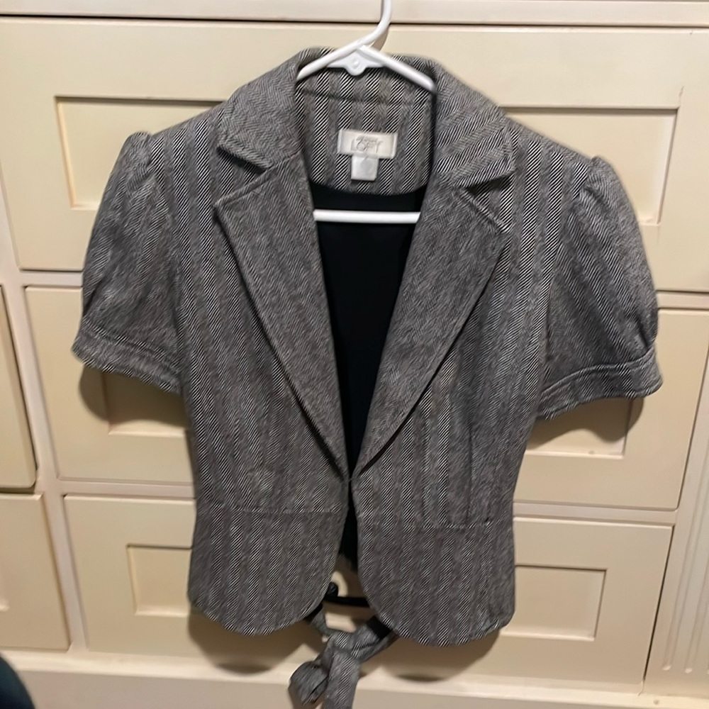 42 percent wool coat with reversible belt  in a size 4. Small Chevron pattern